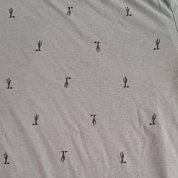 Old Navy Men's Green Cactus Graphic Tee - Picture 4 of 4